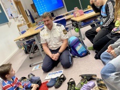 Herr-Roettenbacher-liest-in-der-4a-vor